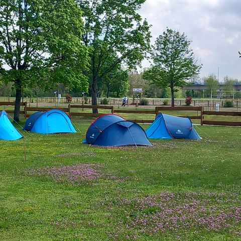 STAANPLAATS - fietsers, wandelaars, motorrijders