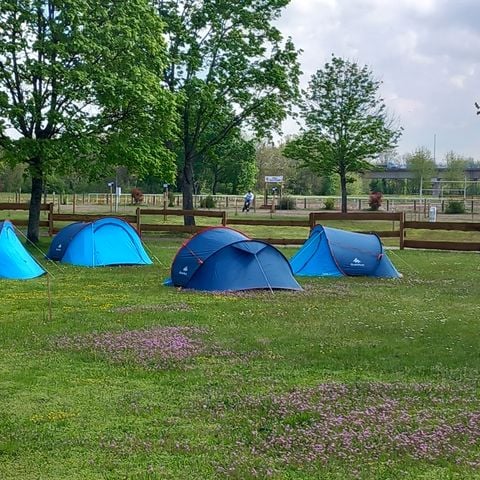 STAANPLAATS - fietsers, wandelaars, motorrijders