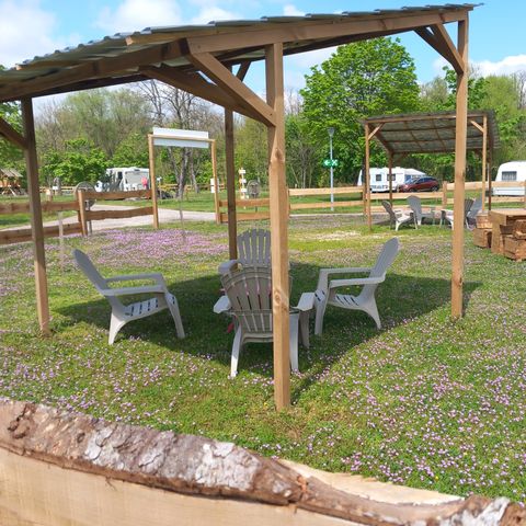 STAANPLAATS - fietsers, wandelaars, motorrijders