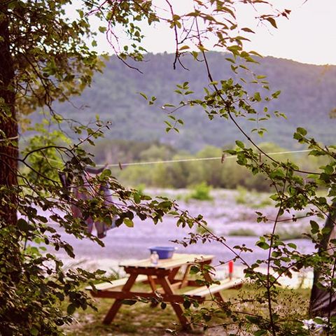 PLOT - Exclusive tent pitch on the banks of the Drôme river