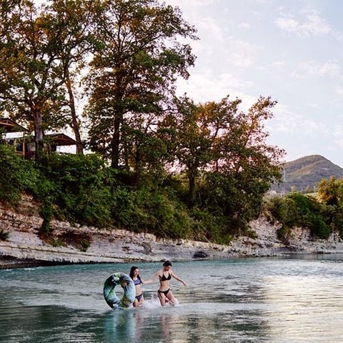 Pitch - Exclusive tent pitch on the banks of the Drôme river