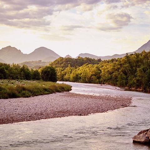 EMPLACEMENT - Emplacement exclusif pour tente en bord de rivière Drôme