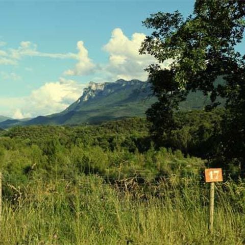 PARCELA - Parcela exclusiva con vistas al río y a la montaña para caravana, tienda o autocaravana
