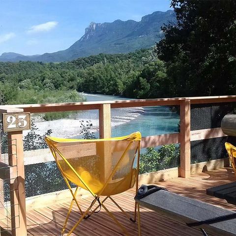 TIENDA DE LONA Y MADERA 6 personas - Cabaña de tramperos sobre el río con vistas a las montañas