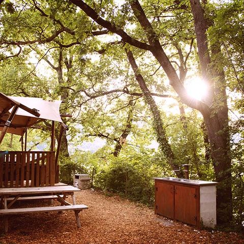 Tente en toile et en bois 6 personnes - Tente Luxury lodge nature avec vue rivière