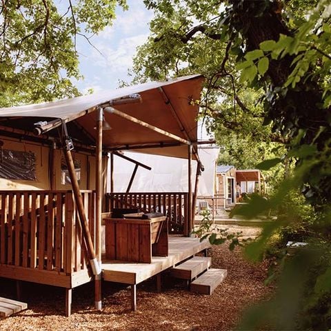 Tente en toile et en bois 6 personnes - Tente Luxury lodge nature avec vue rivière