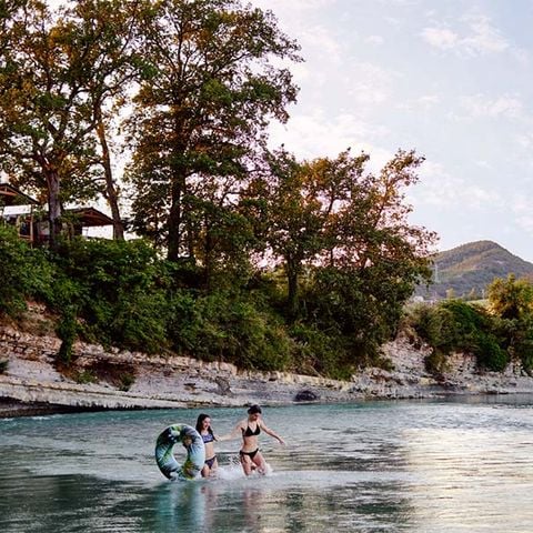 Les Chamberts, Camping & Lodges - Camping Drome - Image N°3