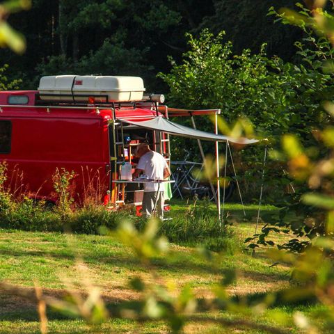 Stellplatz - C012 Stellplatz für Wohnwagen + Auto + Strom