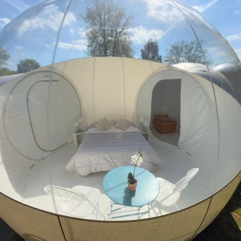 Unusual 2 persons - Star bubble