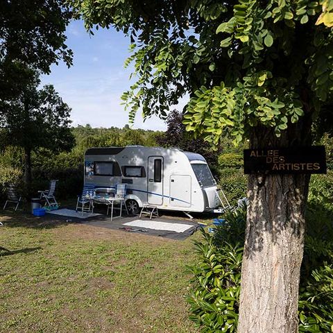 EMPLACEMENT - Forfait Natura (1 tente, caravane ou camping-car / 1 voiture)