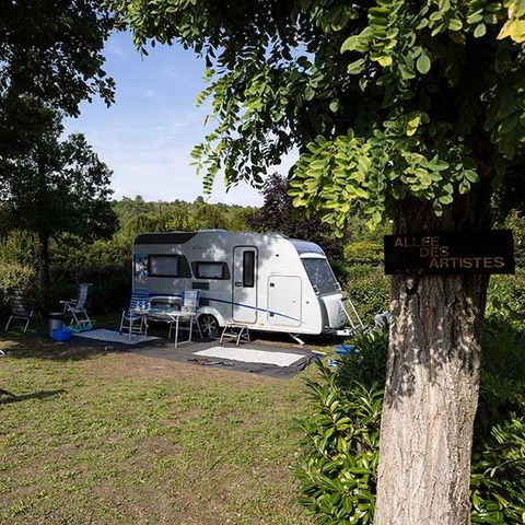Kampeerplaats - Natura-arrangement (1 tent, caravan of camper / 1 auto)