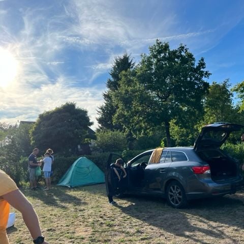 Kampeerplaats - Natura-arrangement (1 tent, caravan of camper / 1 auto)
