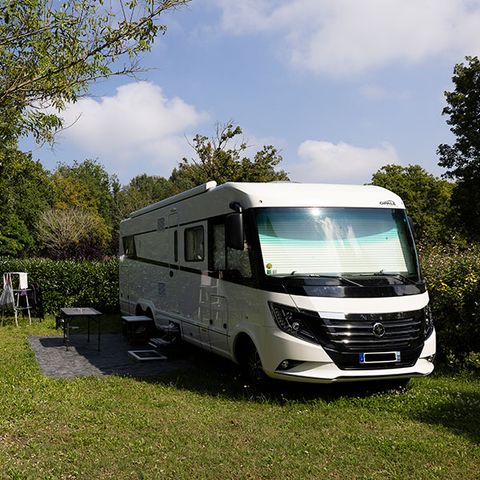 Kampeerplaats - Natura-arrangement (1 tent, caravan of camper / 1 auto)