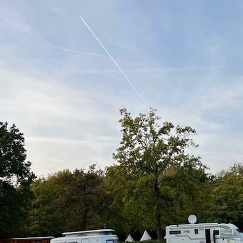 PARCELA - Paquete Confort Plus (1 caravana o autocaravana / 1 coche / electricidad)