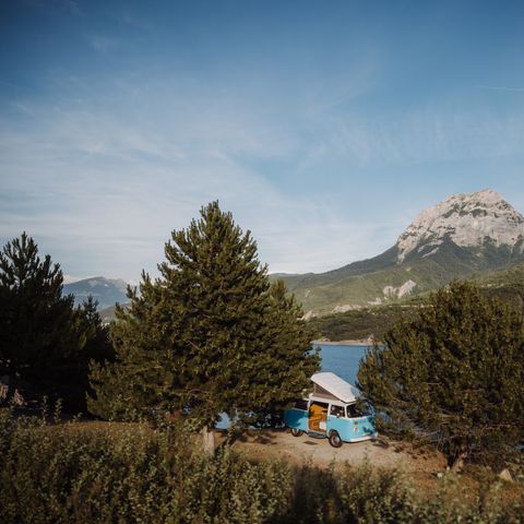 Pitch - Confort Rivage (electricity, facing the lake)
