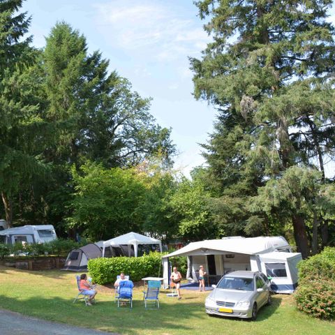 Kampeerplaats - Prestige standplaats 100m² - 10A + water en afvoer