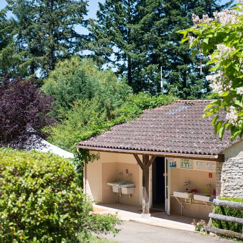 Stellplatz - Prestige-Stellplatz 100m² - 10A + Wasser und Abwasser