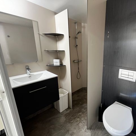 Stellplatz - Stellplatz Luxe Plus - Individuelle Sanitäranlagen + Terrasse