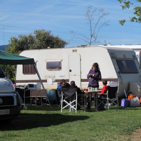 STAANPLAATS - Huis van 100 meter