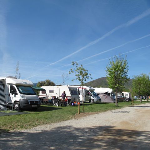 Stellplatz - Césped de 100 metros