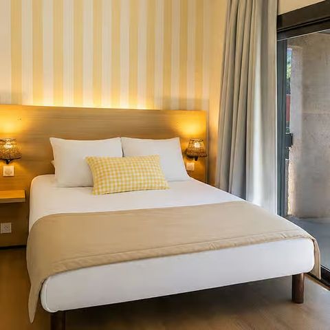 BUNGALOW 4 people - Classic Bung Duplex: 2 bedrooms, sleeps 4, terrace, air conditioning