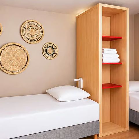 BUNGALOW 4 people - Classic Bung Duplex: 2 bedrooms, sleeps 4, terrace, air conditioning