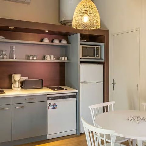 BUNGALOW 5 people - Premium Bung – 2 bedrooms, sleeps 5, terrace, air conditioning