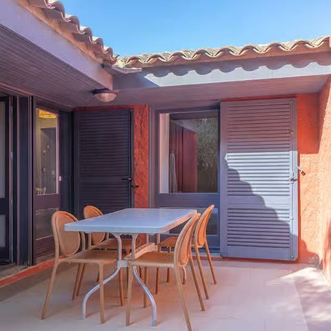 BUNGALOW 4 people - Classic Bung – 2 bedrooms, sleeps 4, terrace, air conditioning