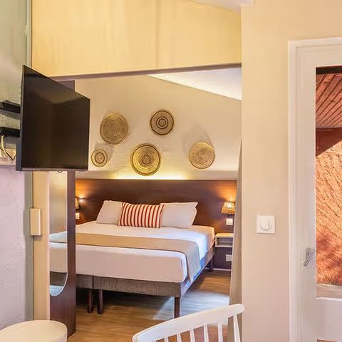 BUNGALOW 4 people - Classic Bung – 2 bedrooms, sleeps 4, terrace, air conditioning
