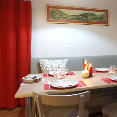 APARTMENT 5 people