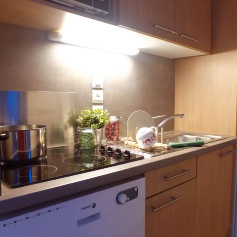 APARTMENT 5 people