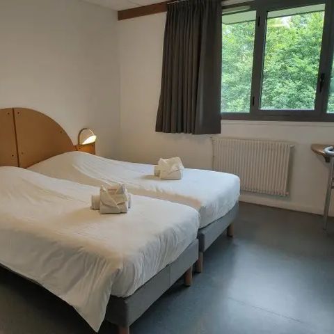 BEDROOM 2 people - 12m² room, 1 room (no kitchen) – Cot not available