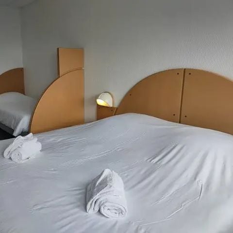 Zimmer 3 Personen - Zimmer 16 m², 1-Zimmer-Wohnung (ohne Küche)