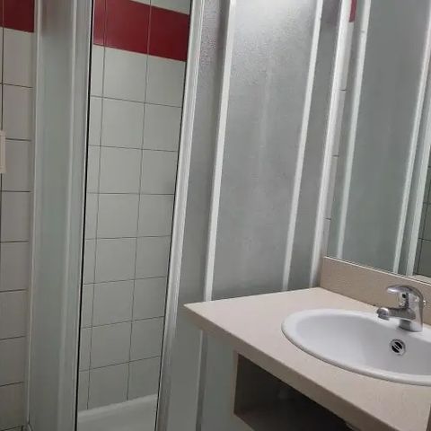 Zimmer 6 Personen - Zimmer 32 m², 2 Zimmer, 2 Duschbäder (ohne Küche)