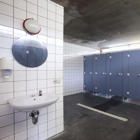 Stellplatz - Stellplatz Confort: 1 Zelt, Wohnwagen oder Wohnmobil + 1 Auto + Strom (10A)