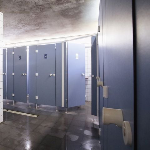 PIAZZOLA - Piazzola comfort: 1 tenda, roulotte o camper + 1 auto + elettricità (10A)