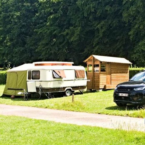 STAANPLAATS - Freecamp plaats met privé sanitair + keuken