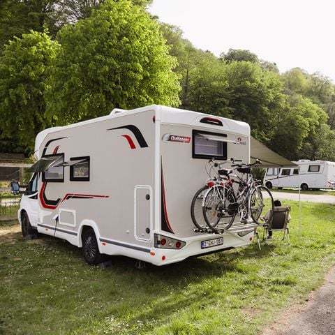 STAANPLAATS - Camperplaats + elektriciteit (16A) - alleen camper