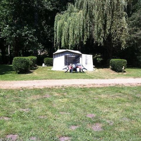 EMPLACEMENT - pour tente, caravane et camping-car 