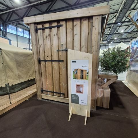 Pitch - Premium pitch for tents, caravans and motorhomes with private sanitary facilities "Le Refuge".