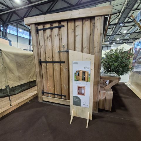 STAANPLAATS - Premium kampeerplaats voor tenten, caravans en campers met privé sanitair "Le Refuge".