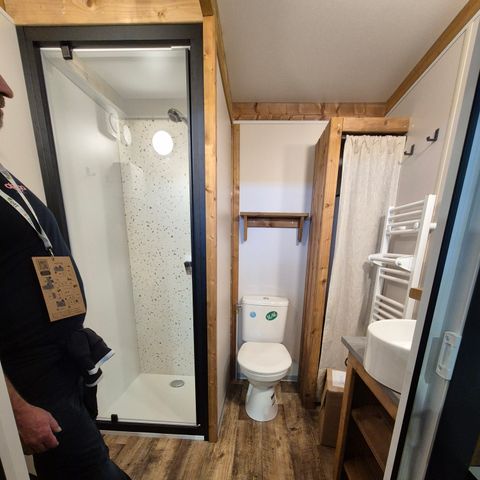 STAANPLAATS - Premium staanplaats voor tent, caravan en camper met privé sanitair + keukenhoek