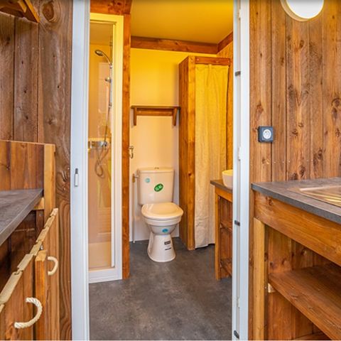 PARCELA - Parcela Premium para tienda, caravana y autocaravana con instalaciones sanitarias privadas + zona de cocina