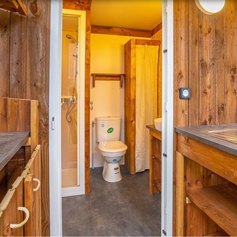 Pitch - Premium pitch for tents, caravans and motorhomes with private sanitary facilities + kitchen area