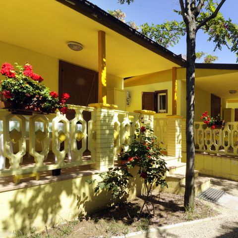 BUNGALOW 4 personnes - En dur - une pièce