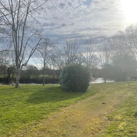 Pitch - Package for 1 person tent and caravan with electricity