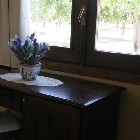 APPARTEMENT 4 personen - Tuinzicht 4 volwassenen - 1 kamer met tweepersoonsbed + 2 extra bedden (inclusief ontbijt)