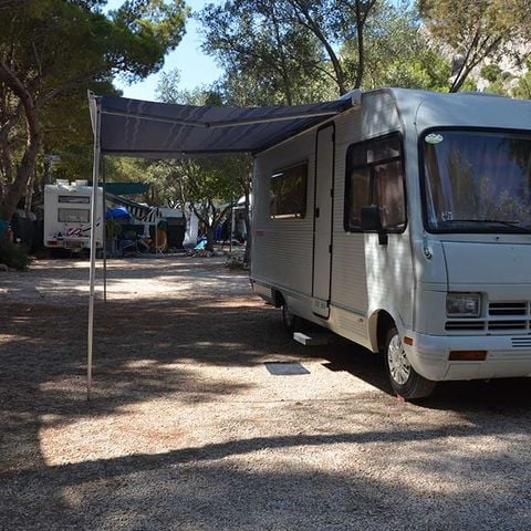 EMPLACEMENT - 1 camper/roulotte + 2 persone