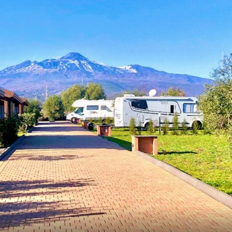 Kampeerplaats - 1 camper/1 caravan, 6 personen