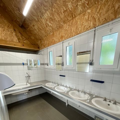 STAANPLAATS - Kampeerplaats + 1 voertuig of camper -